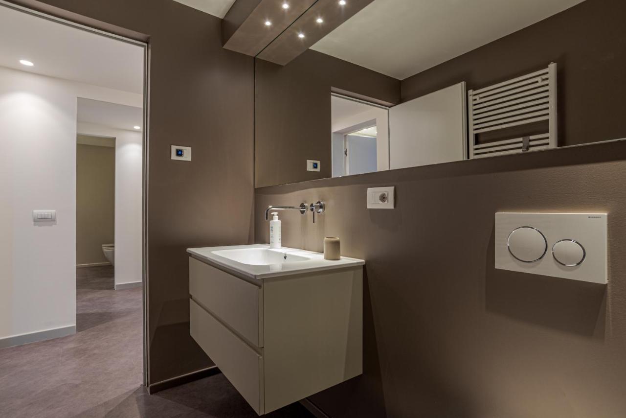 Suite Del Duomo - By Myhomeincomo Exteriör bild