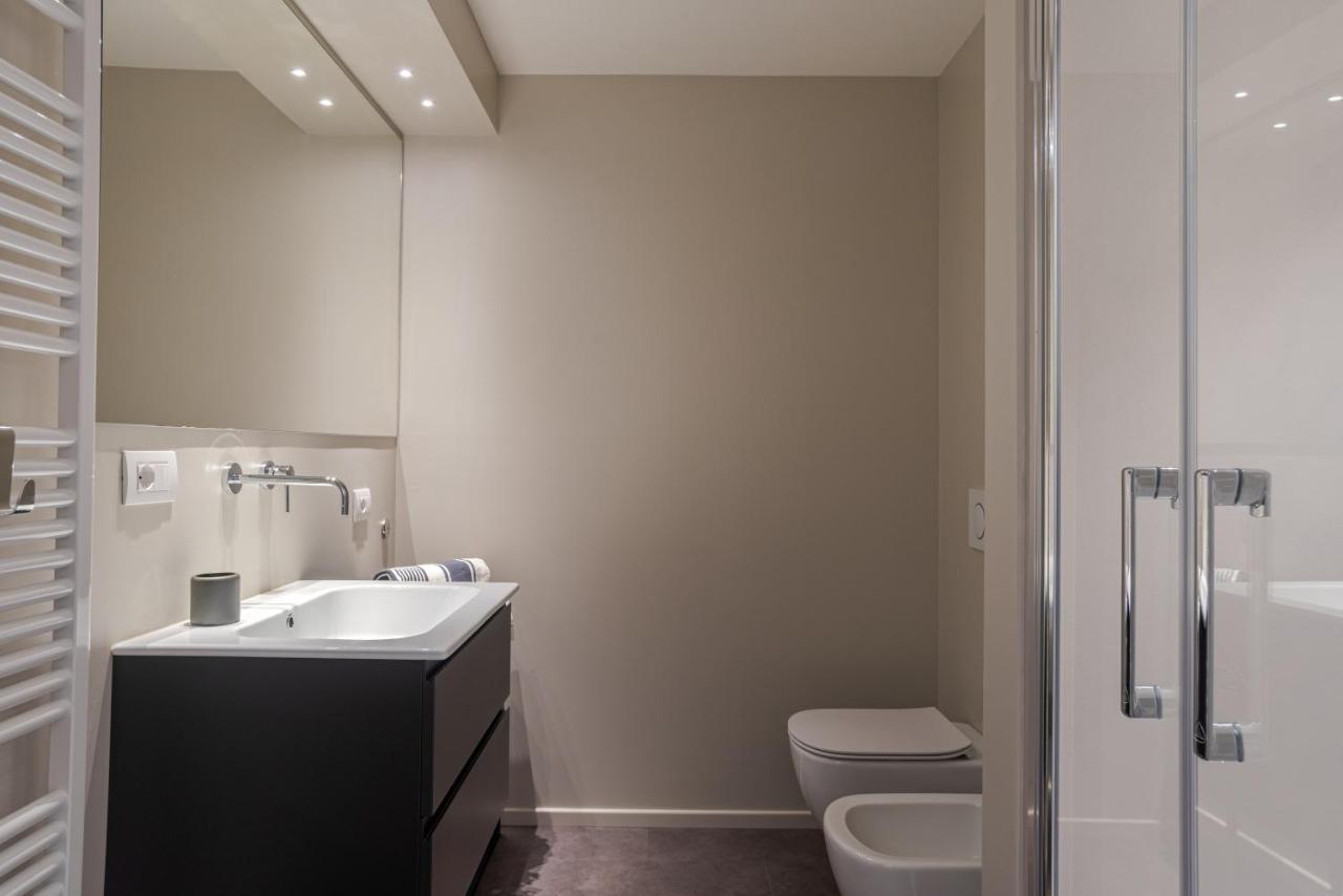 Suite Del Duomo - By Myhomeincomo Exteriör bild